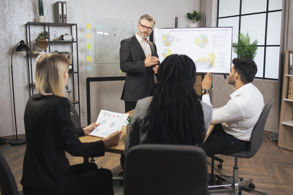 CEO Líder da empresa em reunião com funcionários