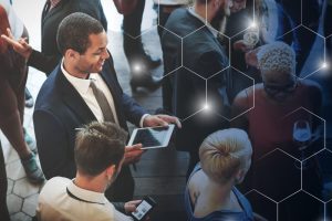 profissionais em evento corporativo